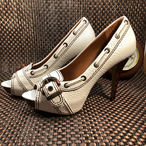 Zara Shoes - Zara white leather platform heels